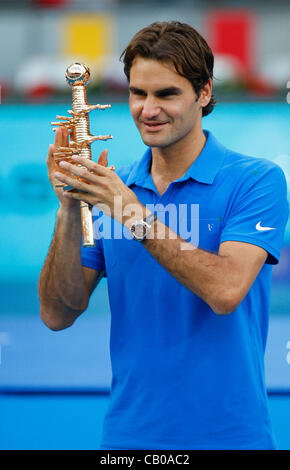 13. Mai 2012 - Madrid, Spanien - Roger Federer schlagen zurück vor dem Verlust des ersten Satzes Anspruch seiner dritten Madrid Masters Titel mit freundlicher Genehmigung von einem 3-6 7-5 7-5 Sieg gegen Tomas Berdych (Credit-Bild: © Michael Cullen/ZUMAPRESS.com) Stockfoto