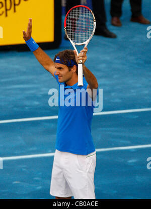 13. Mai 2012 - Madrid, Spanien - Roger Federer schlagen zurück vor dem Verlust des ersten Satzes Anspruch seiner dritten Madrid Masters Titel mit freundlicher Genehmigung von einem 3-6 7-5 7-5 Sieg gegen Tomas Berdych (Credit-Bild: © Michael Cullen/ZUMAPRESS.com) Stockfoto