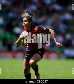 Den 13.05.2012 London, England. England Frauen V Kanada Women.Canada Magail Harvey in Aktion während der IRB Sevens Challenge Cup Damenturnier in Twickenham. Stockfoto