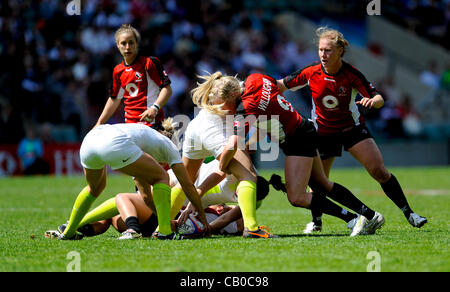 Den 13.05.2012 London, England. England Frauen V Kanada Women.Canada Kelsey Willoughby in Aktion während der IRB Sevens Challenge Cup Damenturnier in Twickenham. Stockfoto