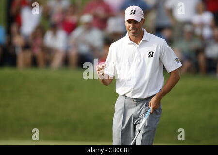 Den 13.05.2012. Sawgrass N Carolina USA.  Matt Kuchar reagiert, wobei einen 3 Schlägen Vorsprung mit seinen Putt am 16. Loch während der Endrunde der The Players Championship am TPC Sawgrass in Ponte Vedra Beach, FL. Stockfoto