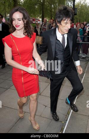 London, UK - Ronnie Wood und Gast kommen bei den Sony Radio Academy Awards im Grosvenor House Hotel, Park Lane, London - kann 14. 2012 von People Press Photo Stockfoto