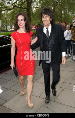 London, UK - Ronnie Wood und Gast kommen bei den Sony Radio Academy Awards im Grosvenor House Hotel, Park Lane, London - kann 14. 2012 von People Press Photo Stockfoto