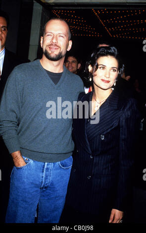 1. Januar 1992 - Hollywood, Kalifornien, US - L4487. BRUCE WILLIS & DEMI MOORE. 1992 (Kredit-Bild: © Lisa Rose/Globe Photos/ZUMAPRESS.com) Stockfoto