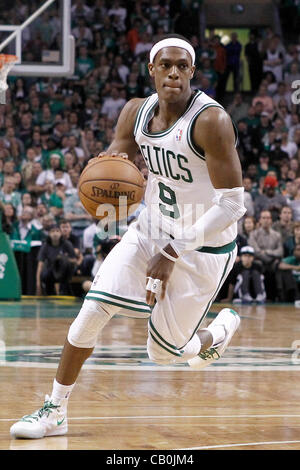 14.05.2012. Boston, Massachusetts.  Boston Celtics point Guard gesehen Rajon Rondo (9) während die Philadelphia Sixers 82-81-Sieg über die Boston Celtics in Spiel 2 der Eastern Conference Halbfinale Playoff-Serie, bei der TD Banknorth Garden, Boston, Massachusetts, USA. Stockfoto