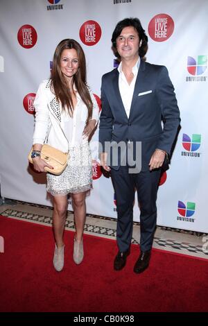 Poty Castillo im Ankunftsbereich für Univision Upfronts Netzempfang, Restaurant Cipriani 42nd Street, New York, NY 15. Mai 2012. Foto von: Andres Otero/Everett Collection Stockfoto