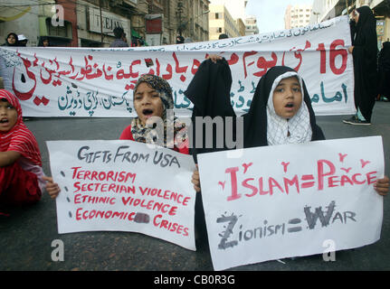 Unterstützer des Imamia Studenten Organisation (ISO) protestieren gegen Israel während der Rallye in Karachi auf Mittwoch, 16. Mai 2012. Stockfoto