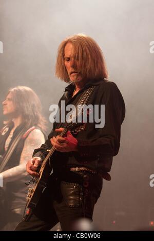 16.05.2012: Thin Lizzy beim GLive, Guildford. Thin Lizzy sind eine irische Rockband, die in Dublin im Jahr 1969. Stockfoto