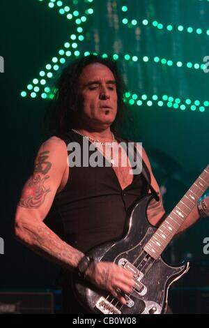 16.05.2012: Thin Lizzy beim GLive, Guildford. Thin Lizzy sind eine irische Rockband, die in Dublin im Jahr 1969. Stockfoto