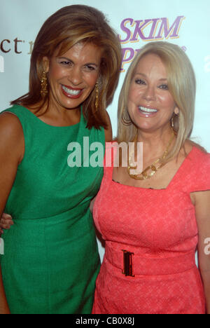 16. Mai 2012 Club New York New York USA KATHY LEE GIFFORD und HODA KOTB an die Brüder Braten von Betty White im Sheraton Hotel New York City.  (Kredit-Image@Jeffrey Geller)/ZumaPress.com Stockfoto