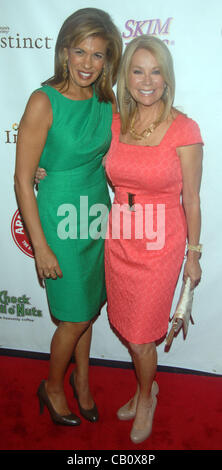 16. Mai 2012 Club New York New York USA KATHY LEE GIFFORD und HODA KOTB an die Brüder Braten von Betty White im Sheraton Hotel New York City.  (Kredit-Image@Jeffrey Geller)/ZumaPress.com Stockfoto