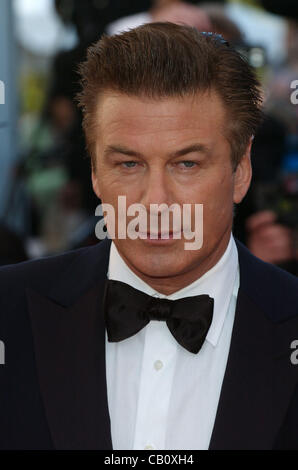 CANNES, Frankreich - 16. Mai: Alec Baldwin und Hilaria Thomas besuchen die Eröffnung... Stockfoto