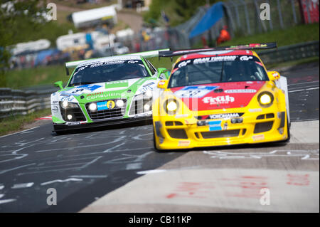 Frank Biela (Mo) / Christian Hohenadel (GER) / Luca Ludwig (GER) / Thomas Mutsch (GER) fahren die #9 SP9 GT3 Raeder Motorsport Audi R8 LMS Ultra während des Trainings für den Nürburgring 24 Stunden Rennen in der Nähe von Nurburg, Deutschland am 17. Mai 2012. Foto: Matt Jacques Stockfoto