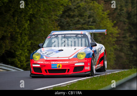 Andreas Gulden (GER) / Niclas Kentenich (GER) #50 SP7 Raceunion Teichmann Racing Porsche 911 GT3 Cup im Zeittraining zum Nürburgring 24-Stunden-Rennen in der Nähe von Nurburg, Deutschland am 17. Mai 2012 fahren. Foto: Matt Jacques Stockfoto