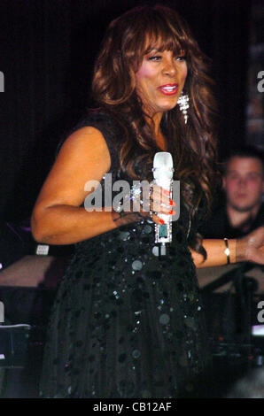 27. September 2010 - New York, NY, USA - DONNA SUMMER.25th große Sport-Legenden Abendessen um Buoniconti Fonds profitieren. Das Waldorf Astoria Hotel, New York, NY 27.09.2010. 2010.K66018jkron. (Kredit-Bild: © Globe Photos/ZUMApress.com) Stockfoto