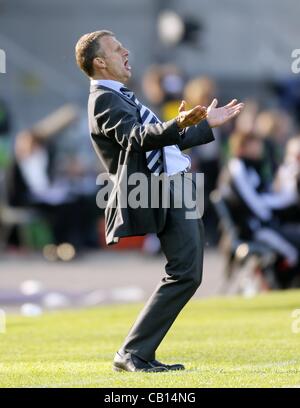 Patrice LAIR; Trainer Lyon Jubel, Freude, Schlagzeuggeschäft, Feiern, Lachen, Jubelt, Freuen, Reisst sterben Arme Hoch, Ballt Die Faust 1. FFC FRANKFURT - OLYMPIQUE LYON (0 -2) Fussball DAMEN UEFA Champions League Finale, Olympiastadion Muenchen, 17.05.2012 CL-Saison 2011/2012-Fotograf: Peter Schatz Lackners Stockfoto