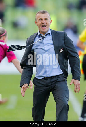 Patrice LAIR, Trainer Lyon Jubel Schlussjubel, Jubel, Freude, Schlagzeuggeschäft, Feiern, Lachen, Jubelt, Freuen, Reisst sterben Arme Hoch, Ballt Die Faust 1. FFC FRANKFURT - OLYMPIQUE LYON (0 -2) Fussball DAMEN UEFA Champions League Finale, Olympiastadion Muenchen, 17.05.2012 CL-Saison 2011/2012-Fotograf: Pe Stockfoto