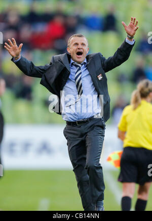 Patrice LAIR, Trainer Lyon Jubel Schlussjubel, Jubel, Freude, Schlagzeuggeschäft, Feiern, Lachen, Jubelt, Freuen, Reisst sterben Arme Hoch, Ballt Die Faust 1. FFC FRANKFURT - OLYMPIQUE LYON (0 -2) Fussball DAMEN UEFA Champions League Finale, Olympiastadion Muenchen, 17.05.2012 CL-Saison 2011/2012-Fotograf: Pe Stockfoto