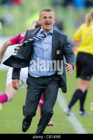Patrice LAIR, Trainer Lyon Jubel Schlussjubel, Jubel, Freude, Schlagzeuggeschäft, Feiern, Lachen, Jubelt, Freuen, Reisst sterben Arme Hoch, Ballt Die Faust 1. FFC FRANKFURT - OLYMPIQUE LYON (0 -2) Fussball DAMEN UEFA Champions League Finale, Olympiastadion Muenchen, 17.05.2012 CL-Saison 2011/2012-Fotograf: Pe Stockfoto