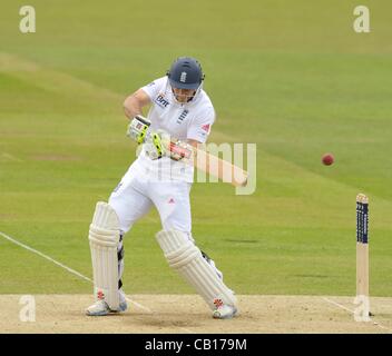 18.05.2012 London, England. England V West Indies erste Test - zweiter Tag.  A.j. Strauss [England] rundet ein Jahrhundert in den ersten Innings beim ersten Test auf Lords Cricket Ground. Stockfoto
