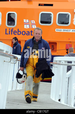 3 Fischer fürchteten Ertrunkenen nach ihrer Weymouth basierend Fischerboot "Purbeck Isle" vermisst. Luft- und Seefracht Hauptsearch wurde im Gange mit drei Marine Kriegsschiffe; die Royal Fleet Auxiliary Welle Herrscher und HMS York, eine Art 42 Zerstörer und ein Versorgungsschiff der amerikanischen Marine, 2nd Lt John P Stockfoto