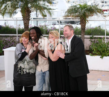 Schauspielerin Margarethe Tiesl, Actor Peter Kazungu, Schauspielerin Inge Maux, Director Ulrich Seidl bei Photocall zum Film Paradies: Liebe in der 65. Filmfestspiele von Cannes. Freitag, 18. Mai 2012 in Cannes Film Festival, Frankreich. Stockfoto