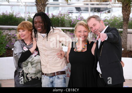 Schauspielerin Margarethe Tiesl, Actor Peter Kazungu, Schauspielerin Inge Maux, Director Ulrich Seidl bei Photocall zum Film Paradies: Liebe in der 65. Filmfestspiele von Cannes. Freitag, 18. Mai 2012 in Cannes Film Festival, Frankreich. Stockfoto