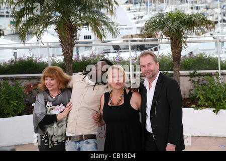 Schauspielerin Margarethe Tiesl, Actor Peter Kazungu, Schauspielerin Inge Maux, Director Ulrich Seidl bei Photocall zum Film Paradies: Liebe in der 65. Filmfestspiele von Cannes. Freitag, 18. Mai 2012 in Cannes Film Festival, Frankreich. Stockfoto