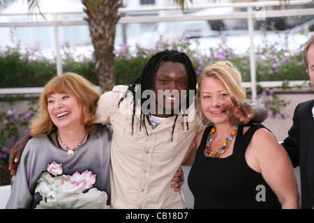 Schauspielerin Margarethe Tiesl, Actor Peter Kazungu, Schauspielerin Inge Maux, Director Ulrich Seidl bei Photocall zum Film Paradies: Liebe in der 65. Filmfestspiele von Cannes. Freitag, 18. Mai 2012 in Cannes Film Festival, Frankreich. Stockfoto