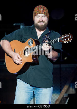 11. Mai 2012 - Raleigh, North Carolina; USA - führt Musiker ZAC BROWN der Zac Brown Band live als ihre 2012 Tour macht Halt in der Time Warner Cable Musikpavillon mit Sitz in Raleigh. Copyright 2012 Jason Moore. (Kredit-Bild: © Jason Moore/ZUMAPRESS.com) Stockfoto