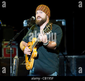 11. Mai 2012 - Raleigh, North Carolina; USA - führt Musiker ZAC BROWN der Zac Brown Band live als ihre 2012 Tour macht Halt in der Time Warner Cable Musikpavillon mit Sitz in Raleigh. Copyright 2012 Jason Moore. (Kredit-Bild: © Jason Moore/ZUMAPRESS.com) Stockfoto