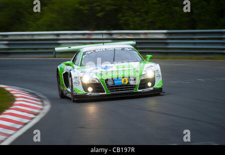 Frank Biela (Mo) / Christian Hohenadel (GER) / Luca Ludwig (GER) / Thomas Mutsch (GER) fahren die #9 SP9 GT3 Raeder Motorsport Audi R8 LMS Ultra im letzten Top-40 Zeittraining zum Nürburgring 24-Stunden-Rennen in der Nähe von Nurburg, Deutschland am 18. Mai 2012. Foto: Matt Jacques Stockfoto