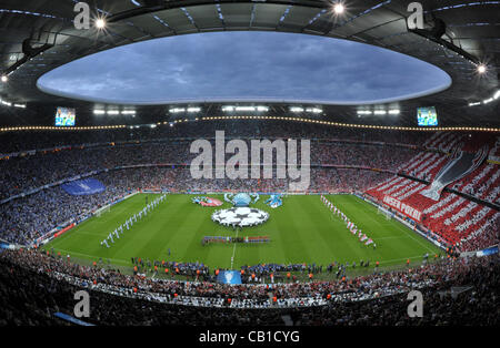 19.05.2012. München, Deutschland.  Die Teams treten die Tonhöhe für die UEFA Champions League-Fußball-Finale zwischen FC Bayern München und FC Chelsea an der Fußball Arena München in München, 19. Mai 2012. Stockfoto