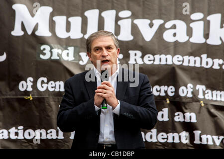 London, Vereinigtes Königreich, 19.05.2012. Lee Scott, Tory Wartungstafel für Ilford North, Adressierung der Tamil-Rallye zur Unterstützung ihrer Forderungen nach Gerechtigkeit im Sri Lankas Bürgerkrieg, wo angebliche Kriegsverbrechen stattgefunden hat Stockfoto