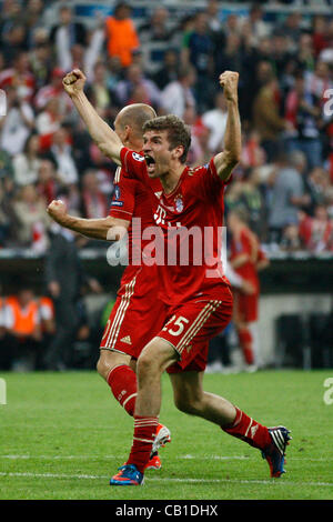 19.05.2012 München. Bayern Deutsch nach vorn Thomas Müller feiert erzielte während der 2012 UEFA Champions-League-Finale spielte in der Allianz Arena München, und von Englnds Chelsea und Bayern München Deutschlands bestritten. Obligatorische Kredit Mitchell Gunn. Stockfoto