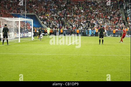 Bastian Schweinsteiger (Bayern #31) Verschiesst Entscheidenden 11m Gegen Petr CECH, Chelsea1 Elfmeterschiessen, 11 m, Strafstoss, Strafe, Elfmeter, Strafstoß FC BAYERN München - FC CHELSEA (3 -4) Lover Fussball Herren UEFA Champions League Finale, Allianz Arena München, 19.05.2012 CL Saison 2011/2 Stockfoto