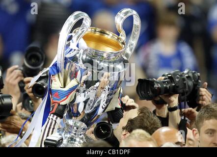 Petr CECH, Chelsea1 Champions League Pokal, Trophaee, Trophäe, Jubel, Freude, Schlagzeuggeschäft, Feiern, Lachen, Jubelt, Freuen, Reisst die Arme Hoch, Ballt sterben Faust FC BAYERN München - FC CHELSEA (3 -4) Lover Fussball Herren UEFA Champions League Finale, Allianz Arena München, 19.05.2012 CL Saison 2011 Stockfoto