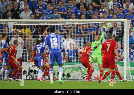 19.05.2012 München. Chelseas Côte d ' Ivoire weiterleiten Didier Drogba (nicht abgebildete) Partituren der Equalizer während 2012 UEFA Champions League Finale spielte in der Allianz Arena München, und bestritten von Englnds Chelsea und Bayern München Deutschlands. Obligatorische Kredit Mitchell Gunn. Stockfoto