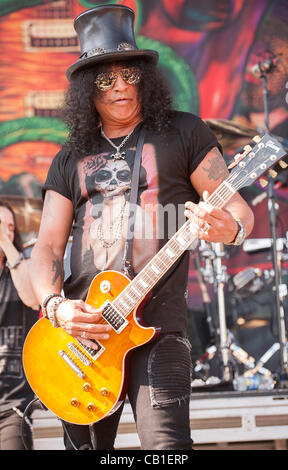 19. Mai 2012 - Columbus, Ohio; USA - Gitarrist SLASH führt live als Teil der 6. jährlichen Rock auf der Range-Musik-Festival, die stattfindet am befindet sich in Columbus Crew Stadium. Copyright 2012 Jason Moore. (Kredit-Bild: © Jason Moore/ZUMAPRESS.com) Stockfoto