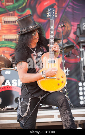 19. Mai 2012 - Columbus, Ohio; USA - Gitarrist SLASH führt live als Teil der 6. jährlichen Rock auf der Range-Musik-Festival, die stattfindet am befindet sich in Columbus Crew Stadium. Copyright 2012 Jason Moore. (Kredit-Bild: © Jason Moore/ZUMAPRESS.com) Stockfoto