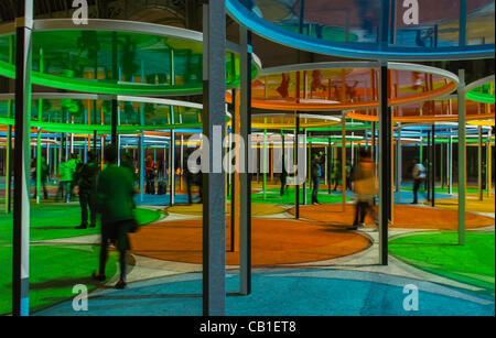 European Museum Night, 'Grand Palais', 'Monumenta' Kunstausstellung Lichtinstallation von , 'Daniel Buren', Paris, Frankreich, Light Design Stockfoto