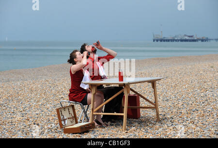 Geneigte Produktionen-Veranstaltung namens Wippe. Zeitgenössischer Tanz, Performance bei Brighton Festival UK Stockfoto