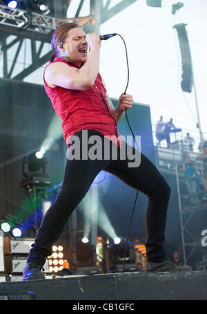 19. Mai 2012 führt - Columbus, Ohio, US - Sänger BRENT SMITH von der Band Shinedown live als Teil der 6. jährlichen Rock auf der Range-Musik-Festival, die stattfindet am befindet sich in Columbus Crew Stadium. (Kredit-Bild: © Jason Moore/ZUMAPRESS.com) Stockfoto