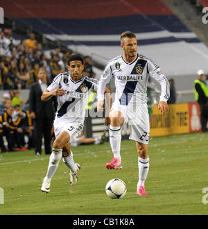 20. Mai 2012 - Carson, Kalifornien, USA - Major League Soccer MLS CHIVAS USA besiegt die LOS ANGELES GALAXY 1 bis 0 im Home Depot Center, Samstag, 19. Mai 2012.   DAVID BECKHAM ist für einen Pass eingerichtet.  Beckham spielte die letzten 15 Minuten des Spiels.  .. Kredit-Bild Cr Scott Mitchell/ZUMA Press (Cr Stockfoto