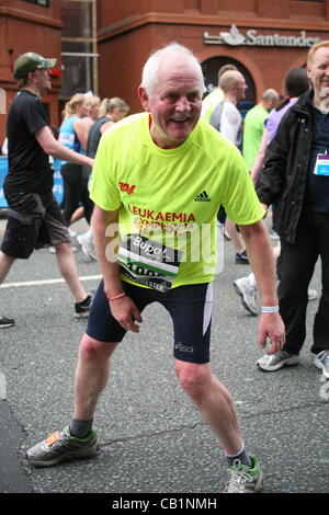 Chris Chittell aka Eric Pollard Bupa Great Manchester Run UK 20 05 12 Stockfoto