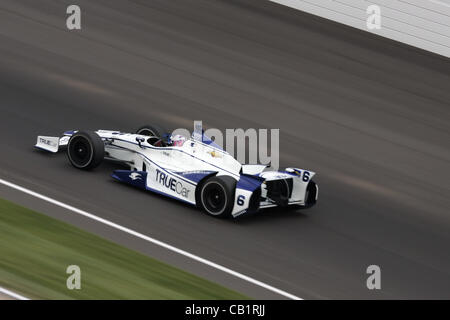 20. Mai 2012 - Indianapolis, Indiana, USA - IZOD Indycar Series, Indy 500, Indianapolis, IN, Qualifikation, Praxis, Mai 18-27 2012, KATHERINE LEGGE TrueCar-Dragon Racing Chevrolet (Kredit-Bild: © Ron Bijlsma/ZUMAPRESS.com) Stockfoto