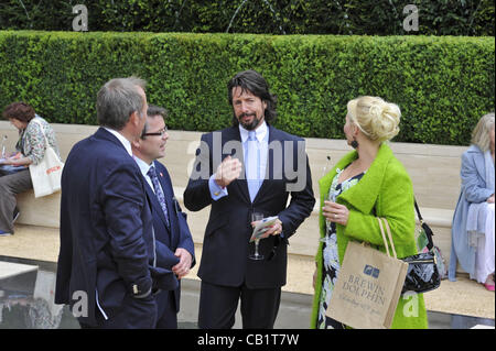 London, UK. 21 Mai 2012. Designer & TV-Moderatorin Laurence Llewelyn-Bowen & Frau Jackie bei der RHS Chelsea Flower Show 2012 Stockfoto