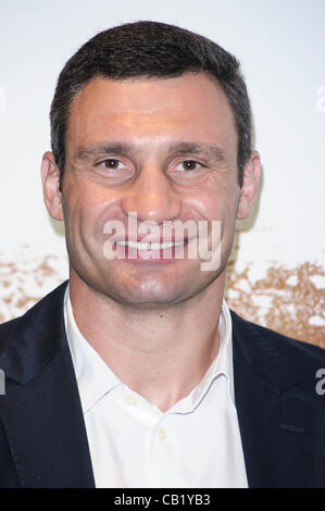 London, UK. Vitali Klitschko (den aktuellen WBC-Schwergewichts-Champion) besuchten die KLITSCHKO UK Premiere im The Empire Leicester Square, am 21. Mai 2012. Personen im Bild: Vitali Klitschko. Bild von Julie Edwards Stockfoto