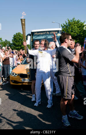 Olympische Fackel-Relais-Team bei Longwell Green, Bristol, UK.  22. Mai 2012. Stockfoto