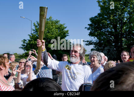 Olympische Fackel-Relais-Team bei Longwell Green, Bristol, UK.  22. Mai 2012. Stockfoto